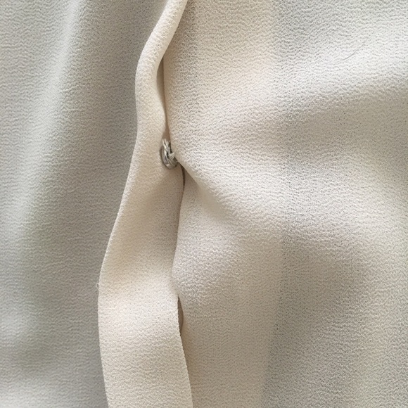 Cream flowy blouse - Picture 7 of 8